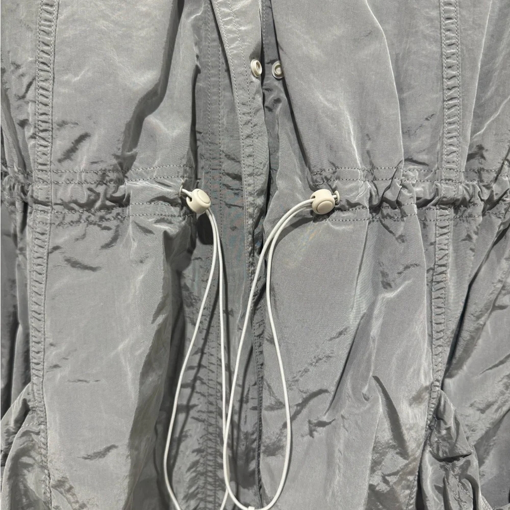 lululemon athletica Gray Utility Rain Jacket Lightweight Relaxed Fit NWOT - Picture 10 of 14